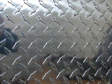 China Professionele Vlakke Schone Aluminium Geruite Plaat, Al Loopvlakplaten met 1100 3003 5052 leverancier