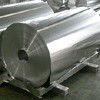 China Warmgewalste Dunne Aluminiumblad/Rollen met Houten Palletpakket leverancier